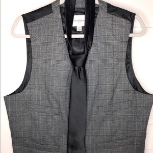 Goodfellow vest with black tie